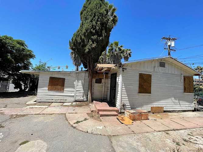 542 W 2Nd Ave Escondido, CA 92025