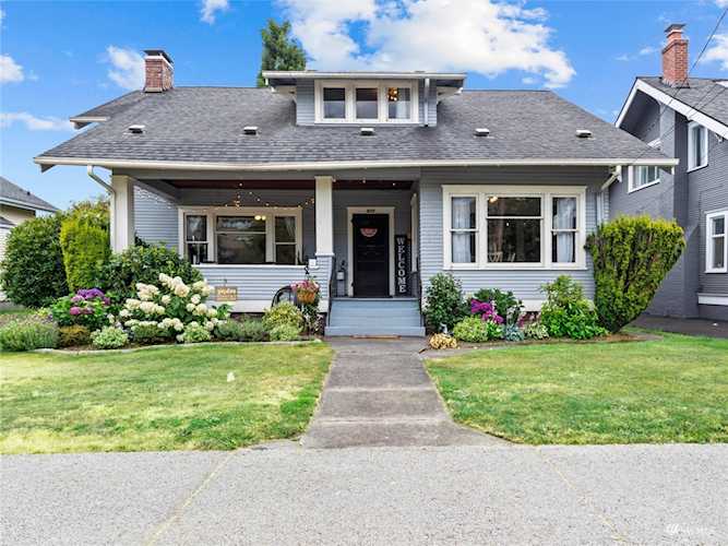 622 W Pioneer Ave Puyallup, WA 98371