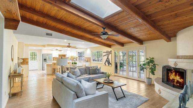 1542 La Vine Lane Vista, CA 92084