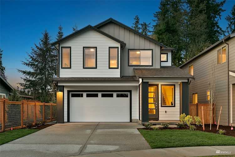 5 150th Place SE #3 Lynnwood, WA 98087