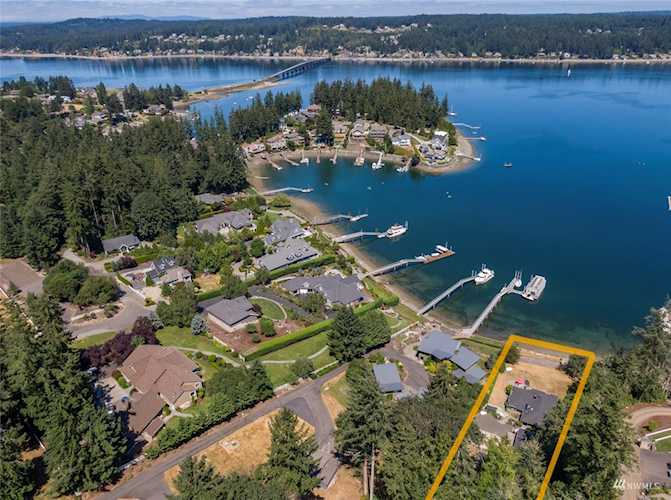 341 Island Blvd Fox Island, WA 98333