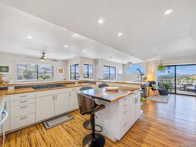 1392 Nanialii Street Kailua, HI 96734