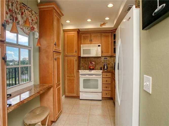 3050 N Palm Aire Dr #402 Pompano Beach, FL 33069