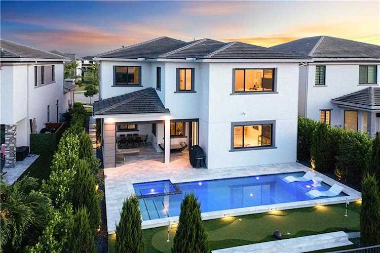 10955 Vista Ter Parkland, FL 33076