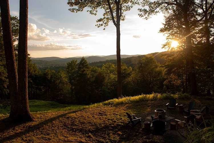 215 Fox Ln Hartford, VT 05059