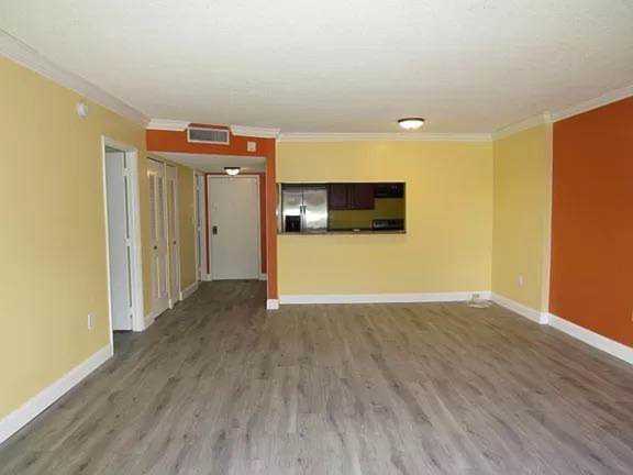 4166 Inverrary Dr #406 Lauderhill, FL 33319