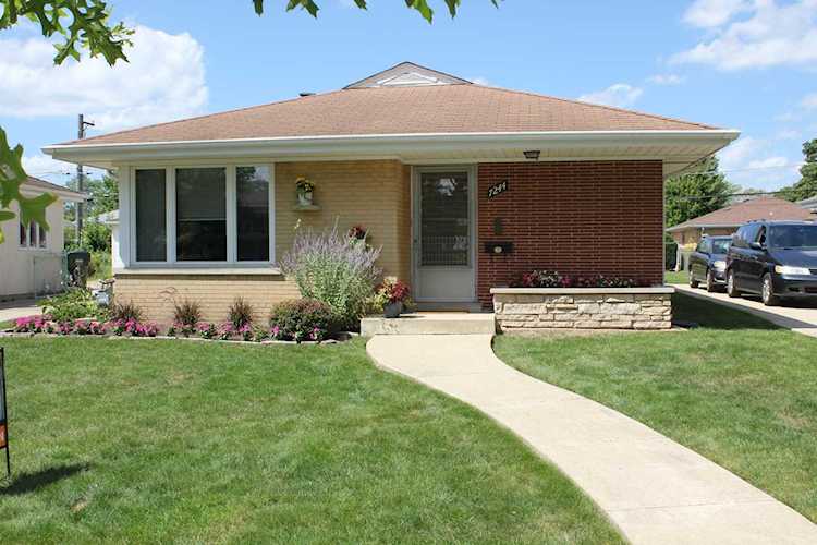 7244 W Breen St Niles, IL 60714