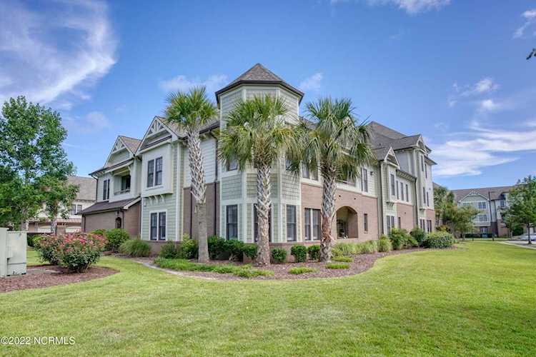 6825 Mayfaire Club Drive Wilmington, NC 28405