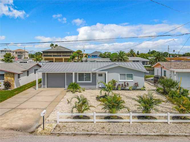 13704 Veronica Dr Hudson, FL 34667