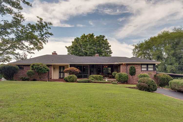 2702 Gray Cir Columbia, TN 38401