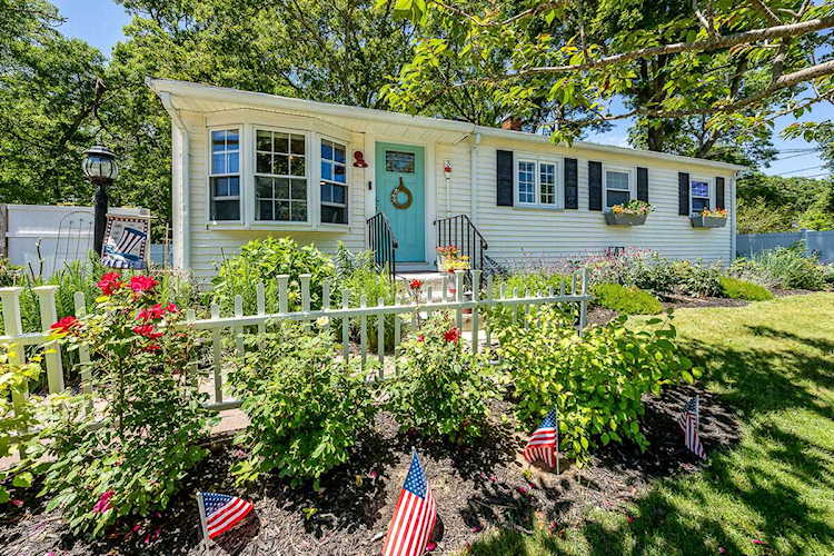 31 Seacoast Shores Boulevard East Falmouth, MA 02536