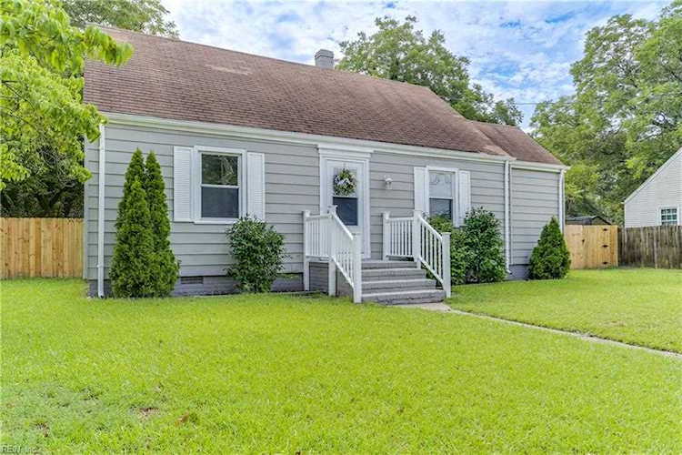 6 E Roberts Ct Portsmouth, VA 23701