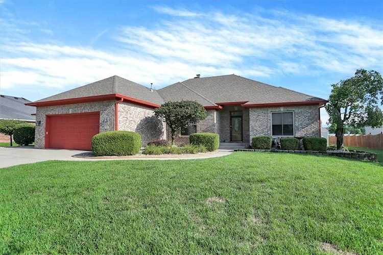 82 Park Forest Dr N Whiteland, IN 46184
