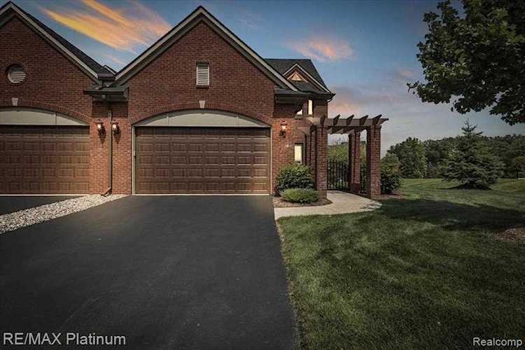 3529 Bay Harbor Dr Brighton Twp, MI 48114