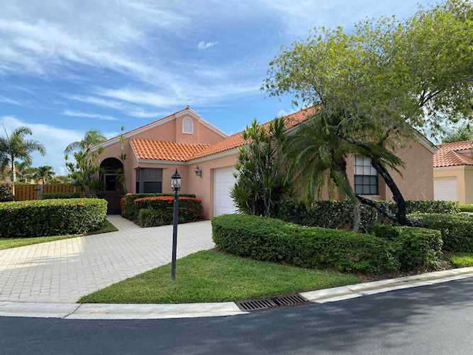 2670 Mikasa Drive Palm Beach Gardens, FL 33410