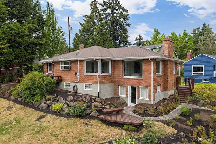3304 NE 45th Place Seattle, WA 98105