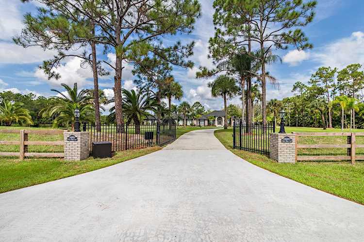 14880 Crazy Horse Lane Palm Beach Gardens, FL 33418
