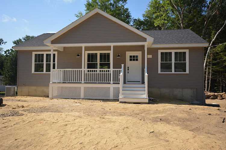 33 Andover Dr Barnstead, NH 03225