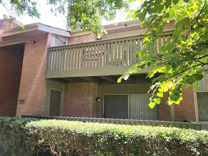 4746 Oakbrook Ct Memphis, TN 38117