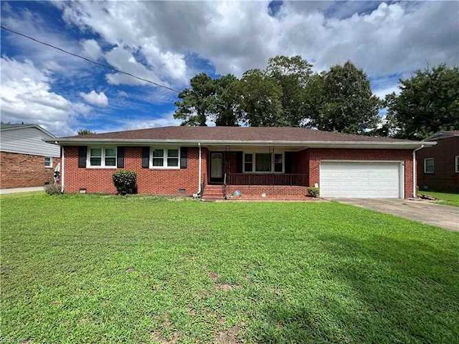 2437 Sir Lance Dr Chesapeake, VA 23325