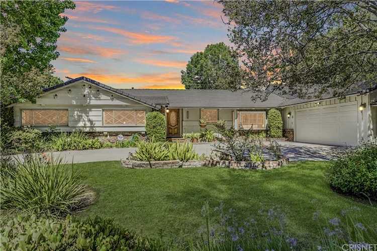 9811 Rathburn Ave Northridge, CA 91325