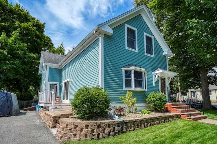 105 John St Reading, MA 01867