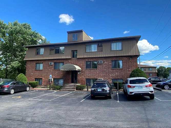 75 Log St #1F Manchester, NH 03102