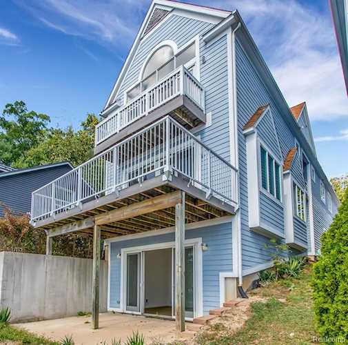 8471 Arlis St Commerce Twp, MI 48382