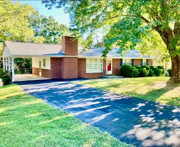 171 Pond Martinsville, VA 24112