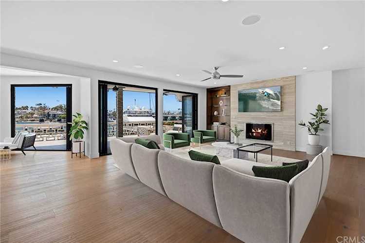 1215 Bayside Dr #103 Corona Del Mar, CA 92625 | MLS NP22116029 Photo 1