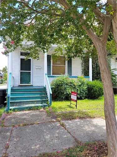 51 Elm Ave Portsmouth, VA 23704