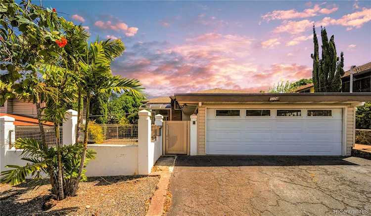 1174 Luawai Street Honolulu, HI 96816 | MLS 202214433 Photo 1