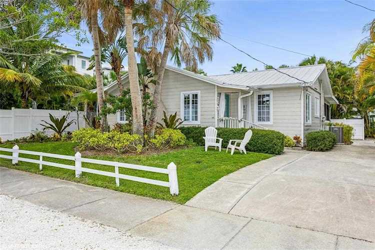 5408 Plaza Des Las Palmas Sarasota, FL 34242