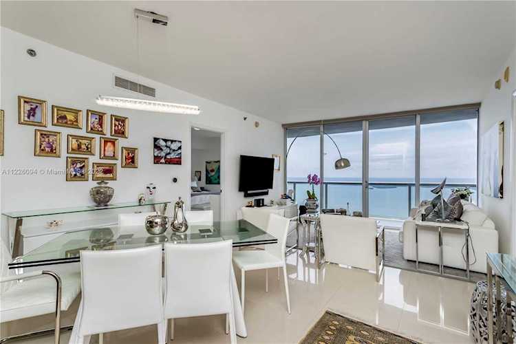 465 Brickell Ave #4505 Miami, FL 33131