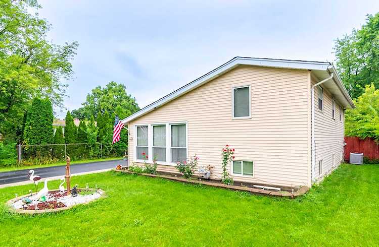 451 Tulsa Ave Carpentersville, IL 60110 | MLS 11487034 Photo 1