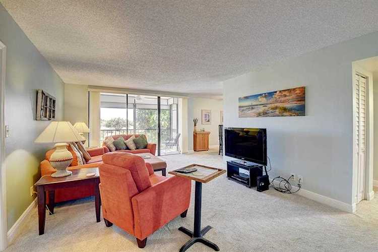 5951 Wellesley Park Drive #206 Boca Raton, FL 33433