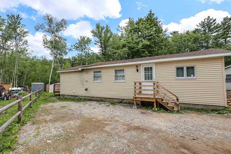 5 Ferndale Rd Raymond, NH 03077