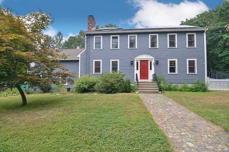 207 North St Upton, MA 01568