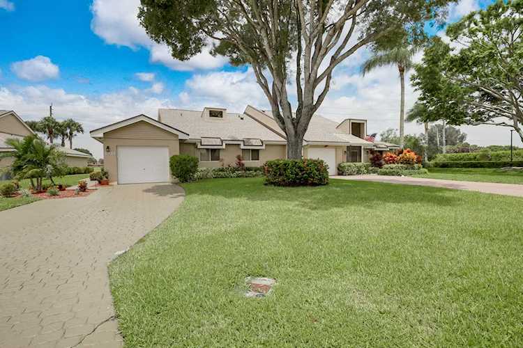 6981 Fountains Circle Lake Worth Beach, FL 33467