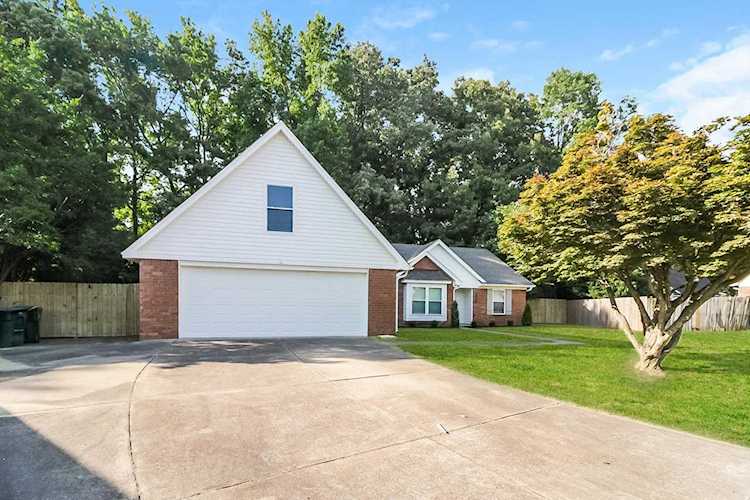 6306 Eastbrier Dr Bartlett, TN 38135