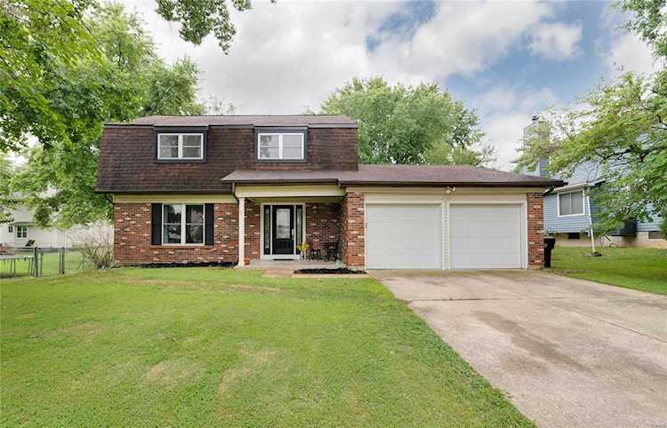 9 Shining Rock Dr St Peters, MO 63376 | MLS 22052291 Photo 1