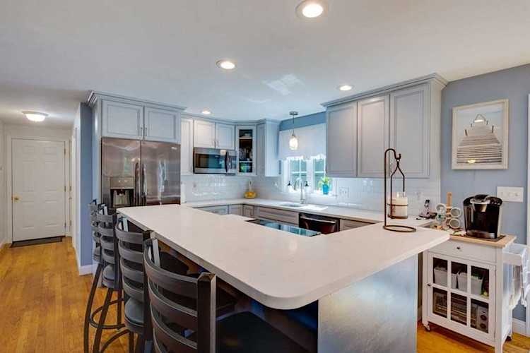16 Hall #B Plymouth, MA 02360