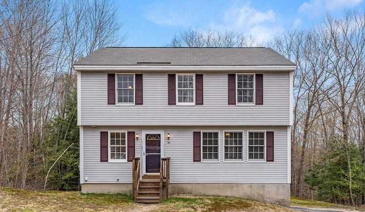 57 Lyndsey Ln Weare, NH 03281