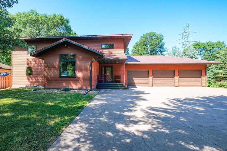2020 Thom Drive Arden Hills, MN 55112