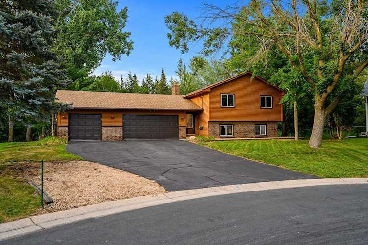 645 Pinewood Drive Shoreview, MN 55126