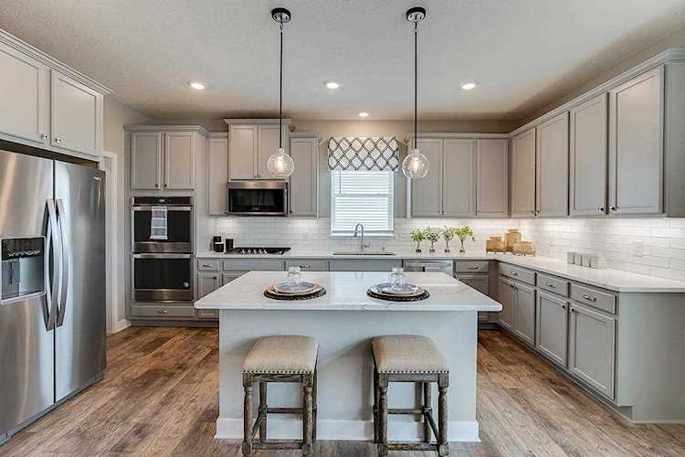 17933 Hayes Avenue Lakeville, MN 55044