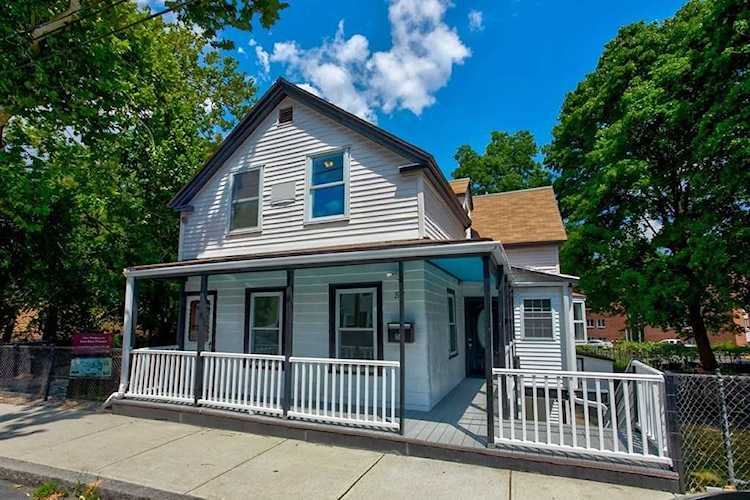 57 Crescent St Quincy, MA 02169
