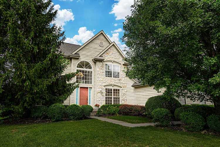 For Sale: $657,500 A home for sale for sale at 8112 Hanover Circle Dublin, OH 43016 - Franklin. MLS 222030274 - Nestled on a cul-de-sac, this lovely Shannon Glen home backs directly onto Shannon Glen Park. Enjoy... Photo 1