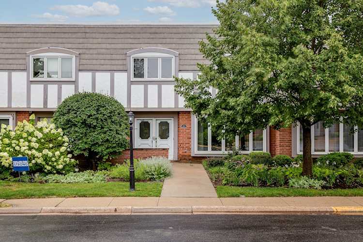 715 Concorde Dr Highland Park, IL 60035