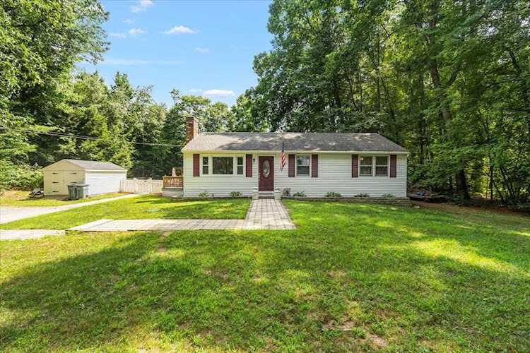 10 Northwood Dr Merrimack, NH 03054